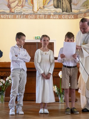 2024 1e communion 9h (22)