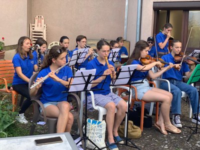 Orchestre spectacle fin annee EHPAD 20230620 (1)