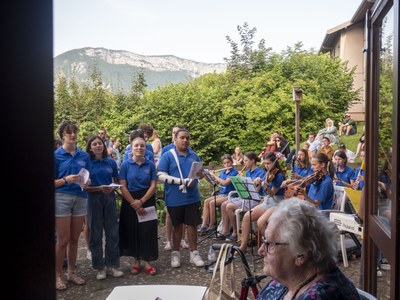 Orchestre spectacle fin annee EHPAD 20230620 (11)